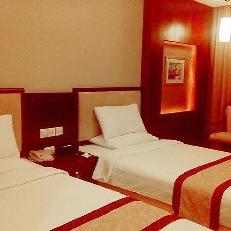 Wanyi Hotel Dongguan  Bagian luar foto