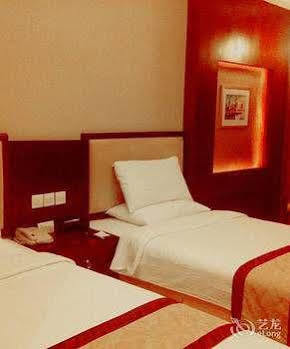 Wanyi Hotel Dongguan  Bagian luar foto