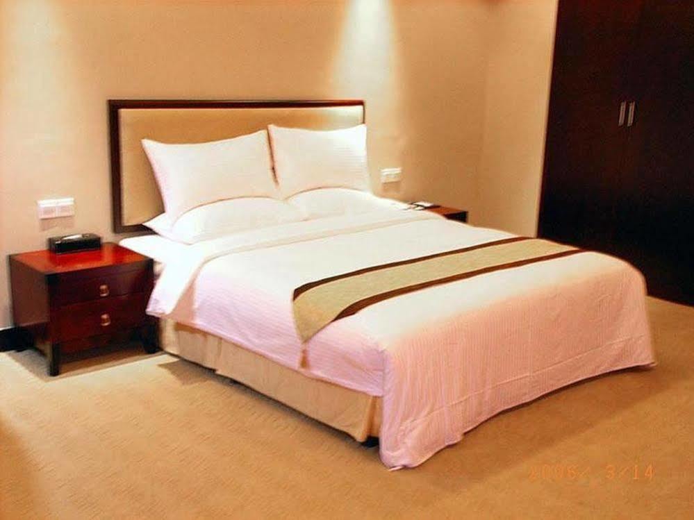 Wanyi Hotel Dongguan  Bagian luar foto