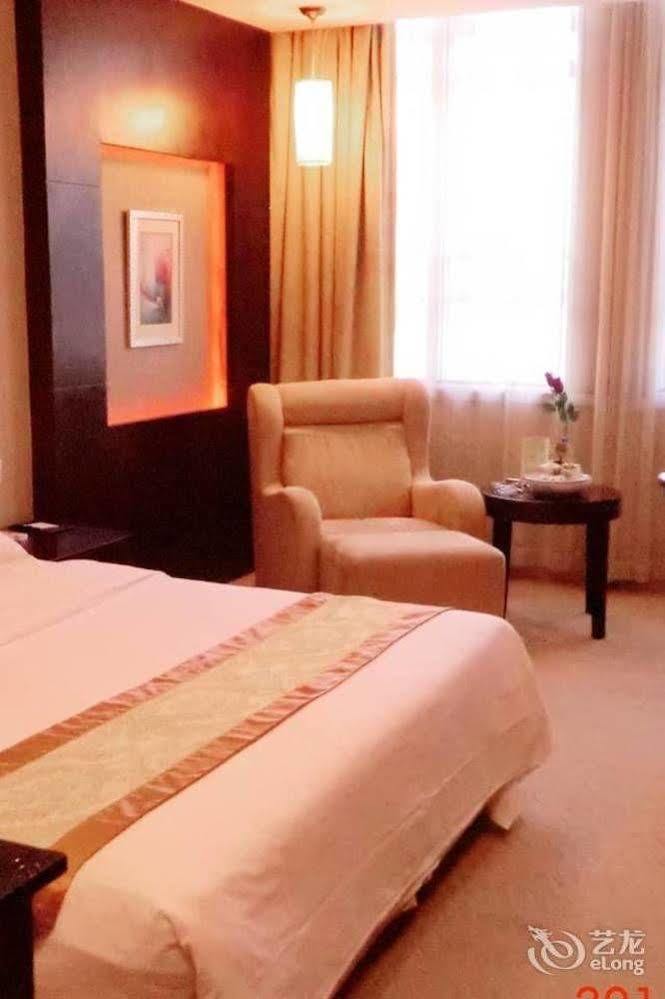 Wanyi Hotel Dongguan  Bagian luar foto
