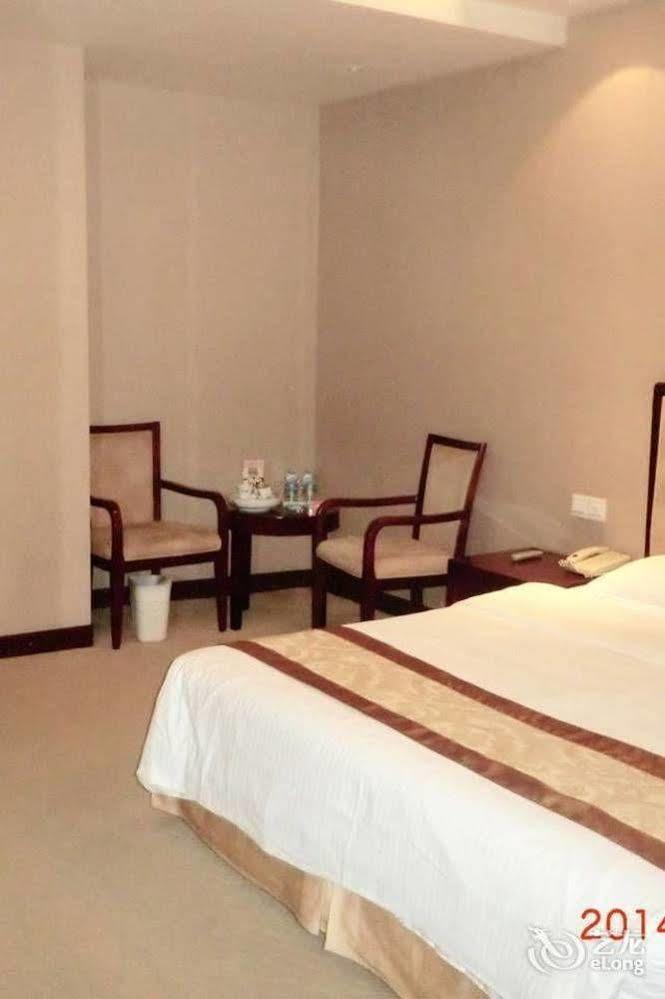 Wanyi Hotel Dongguan  Bagian luar foto